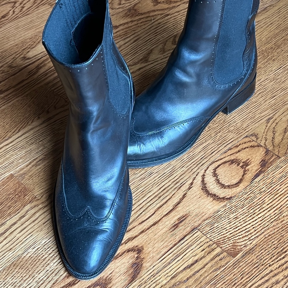 Boss Chelsea boots Sz 39 1/2 or 8.5 9 US